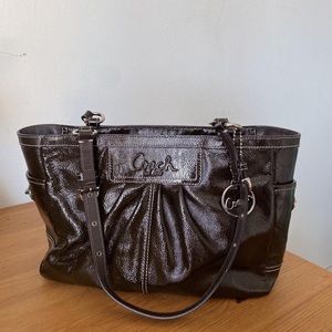 Coach brown patent leather shoulder bag
#coach #coachbag #vintage